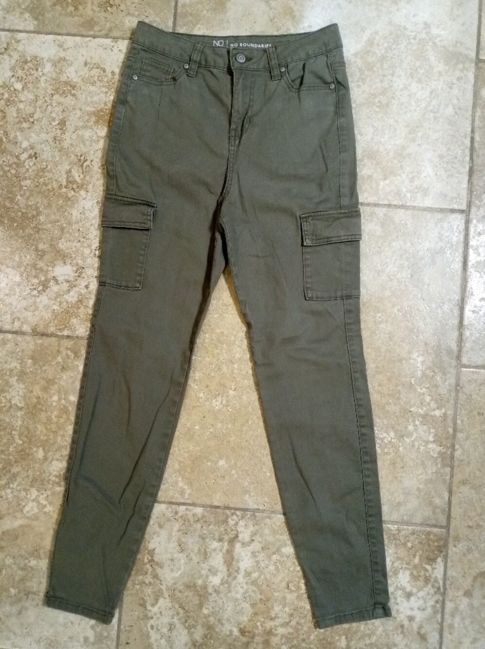 No Boundaries Women's Olive Cargo Pants with Side Pockets